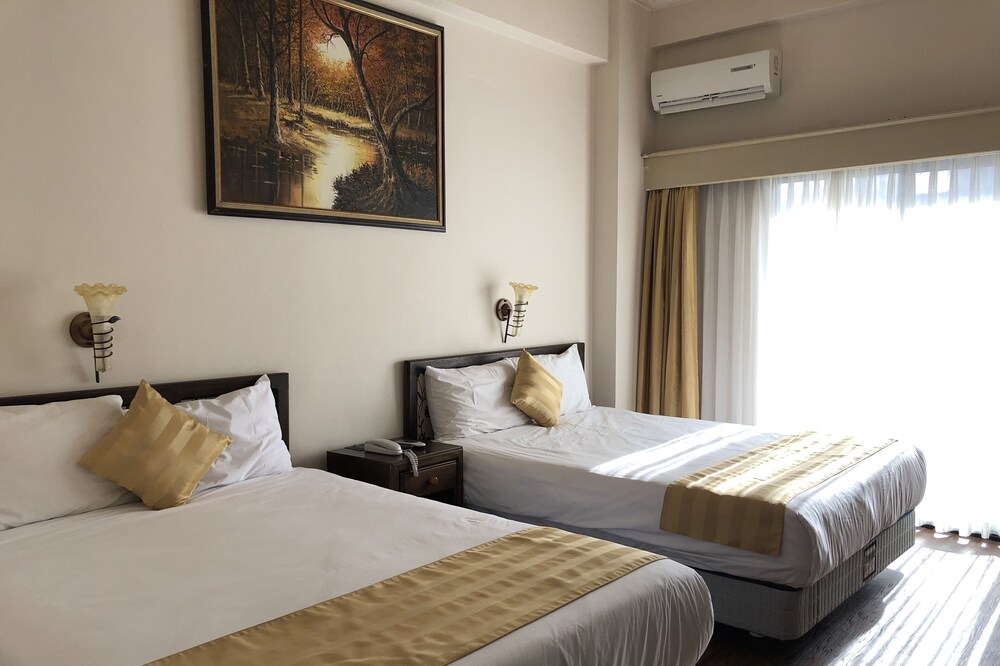 Garapan Hotel | Holiday Saipan Hotel