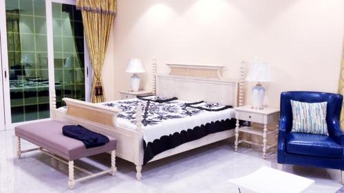 Suite with Garden View