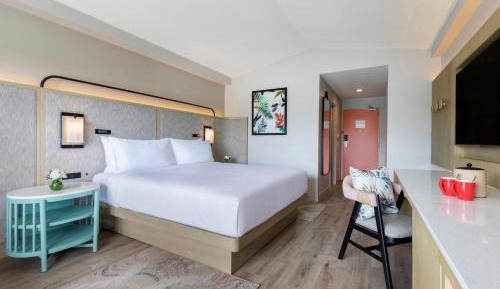Standard King Room with Ocean View
