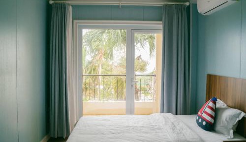Deluxe Suite with Mountain View