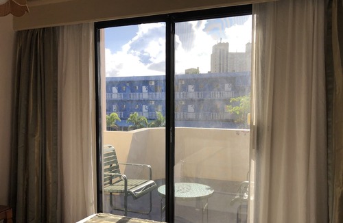 Garapan Hotel | Holiday Saipan Hotel