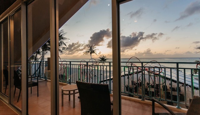Surfrider Resort Hotel